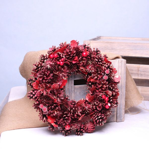 Rich Red Christmas Wreath (30cm)