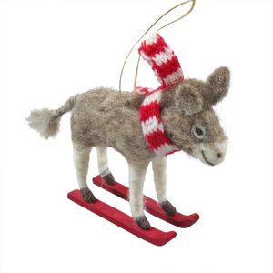 Felt Donkey on Red Ski