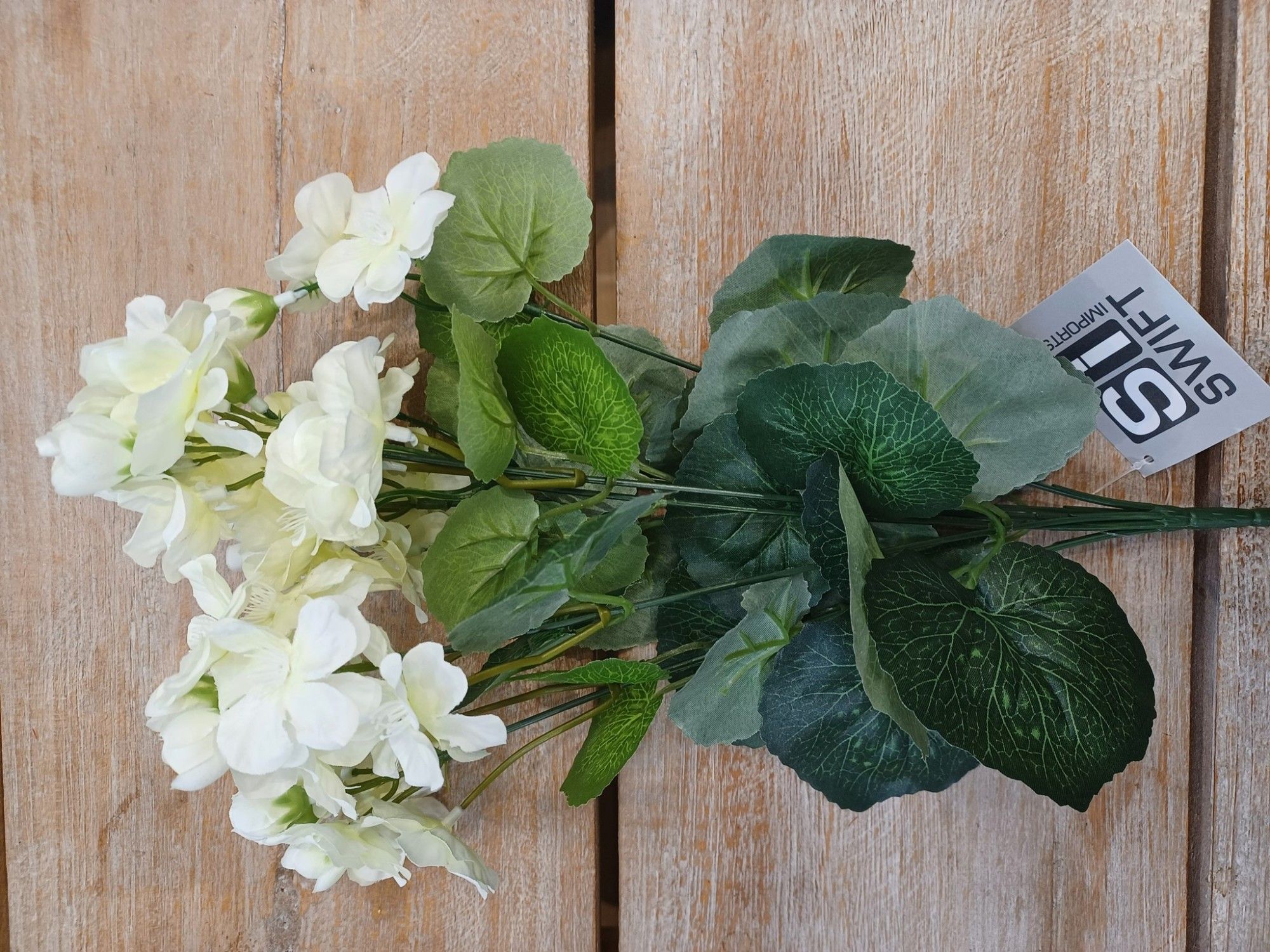 12" Geranium Bush Cream