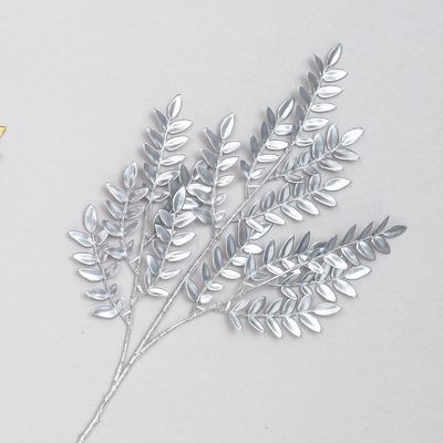 66Cm Box Leaf Spray Silver