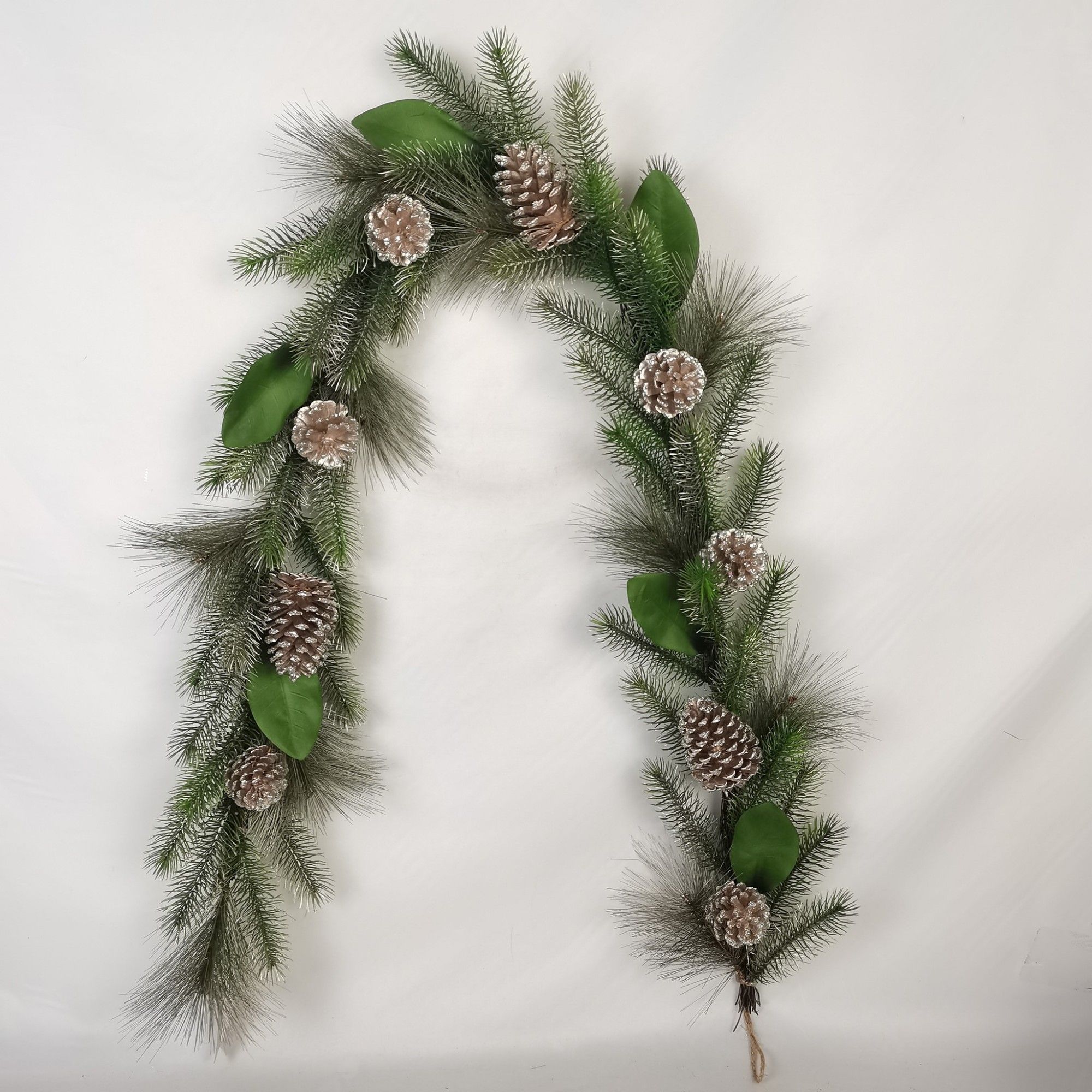 180cm Rattan w/Pine/Cone Garland