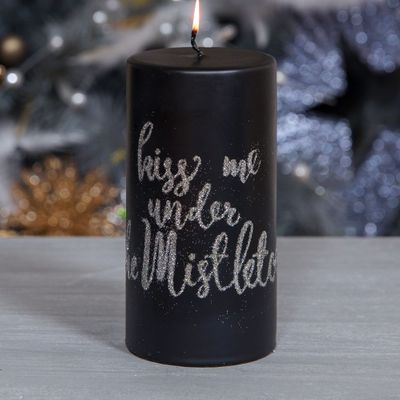 KISS ME UNDER THE MISTLETOE PILLAR CANDLE 6"