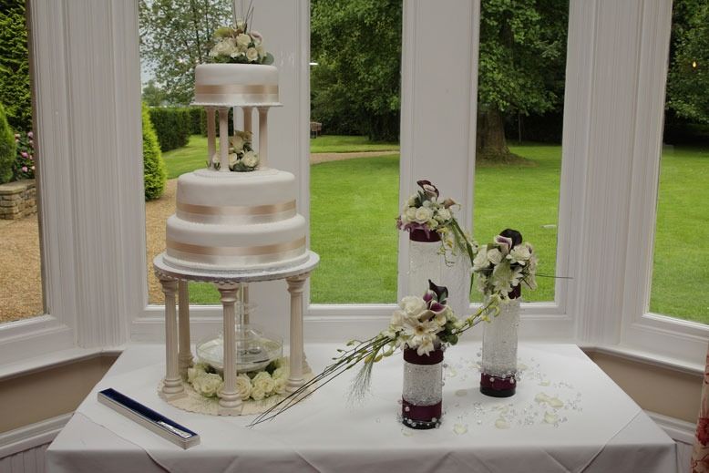 Cylinder Vase with Wedding Cake