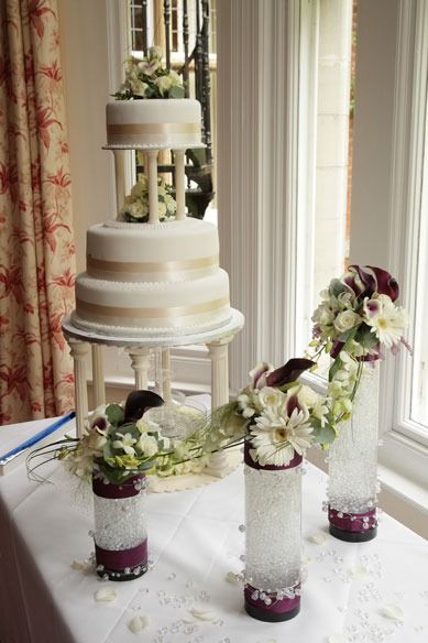 Cylinder Vase with Wedding Cake 2