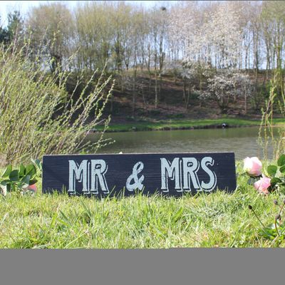 MR & MRS - Sign